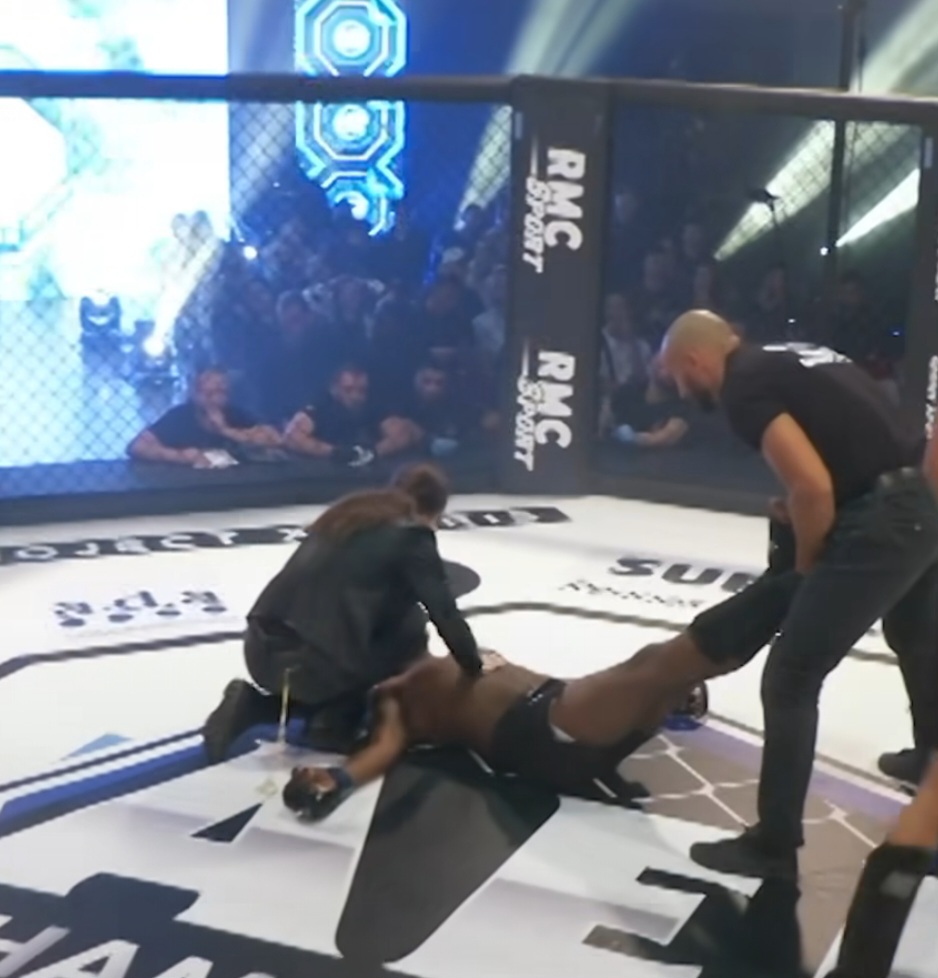 Soin de la société MEDICAL FIGHT auprès d'un combattant de MMA